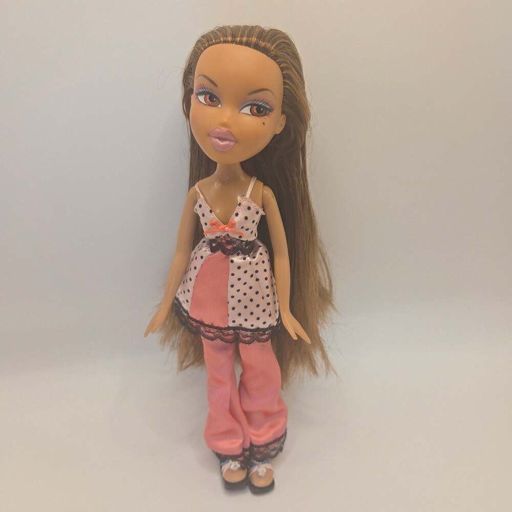 Vintage 2007 Bratz Sleepover Yasmin 2nd Edition with Original Clothes Shoes
